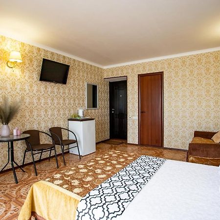 Olimp Hotel Zaliznyy Port Ngoại thất bức ảnh