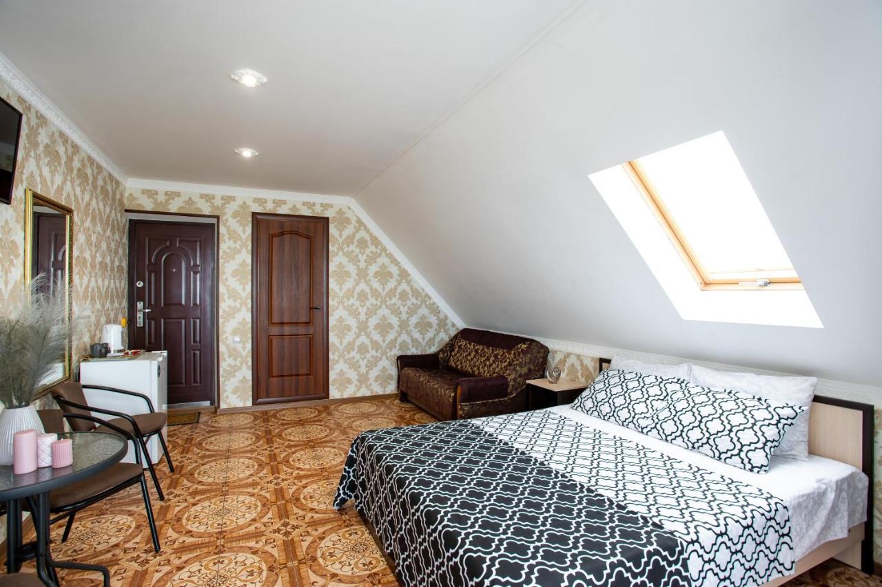 Olimp Hotel Zaliznyy Port Ngoại thất bức ảnh