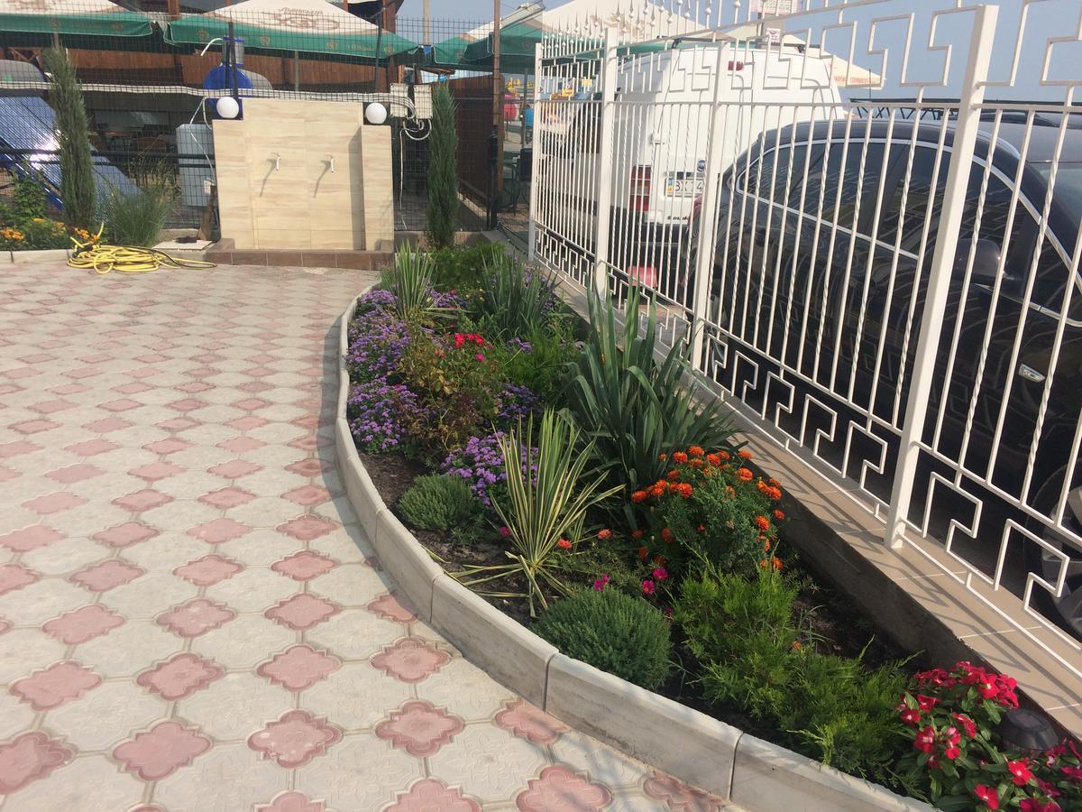 Olimp Hotel Zaliznyy Port Ngoại thất bức ảnh