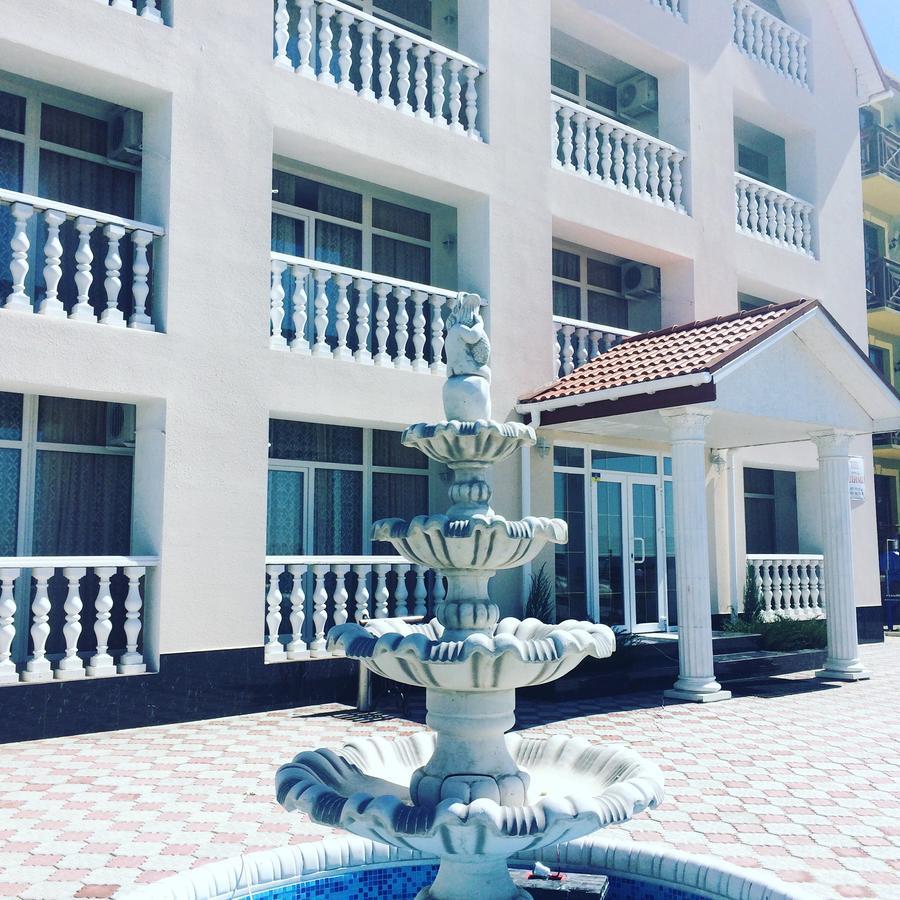 Olimp Hotel Zaliznyy Port Ngoại thất bức ảnh