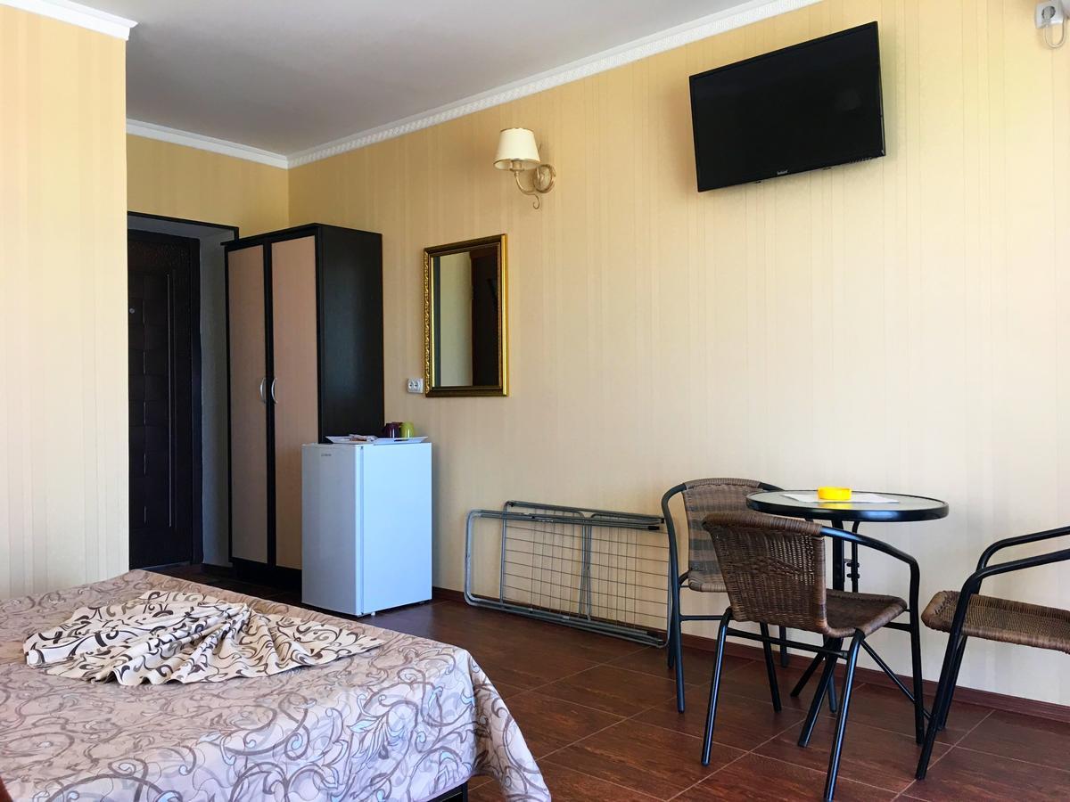 Olimp Hotel Zaliznyy Port Ngoại thất bức ảnh